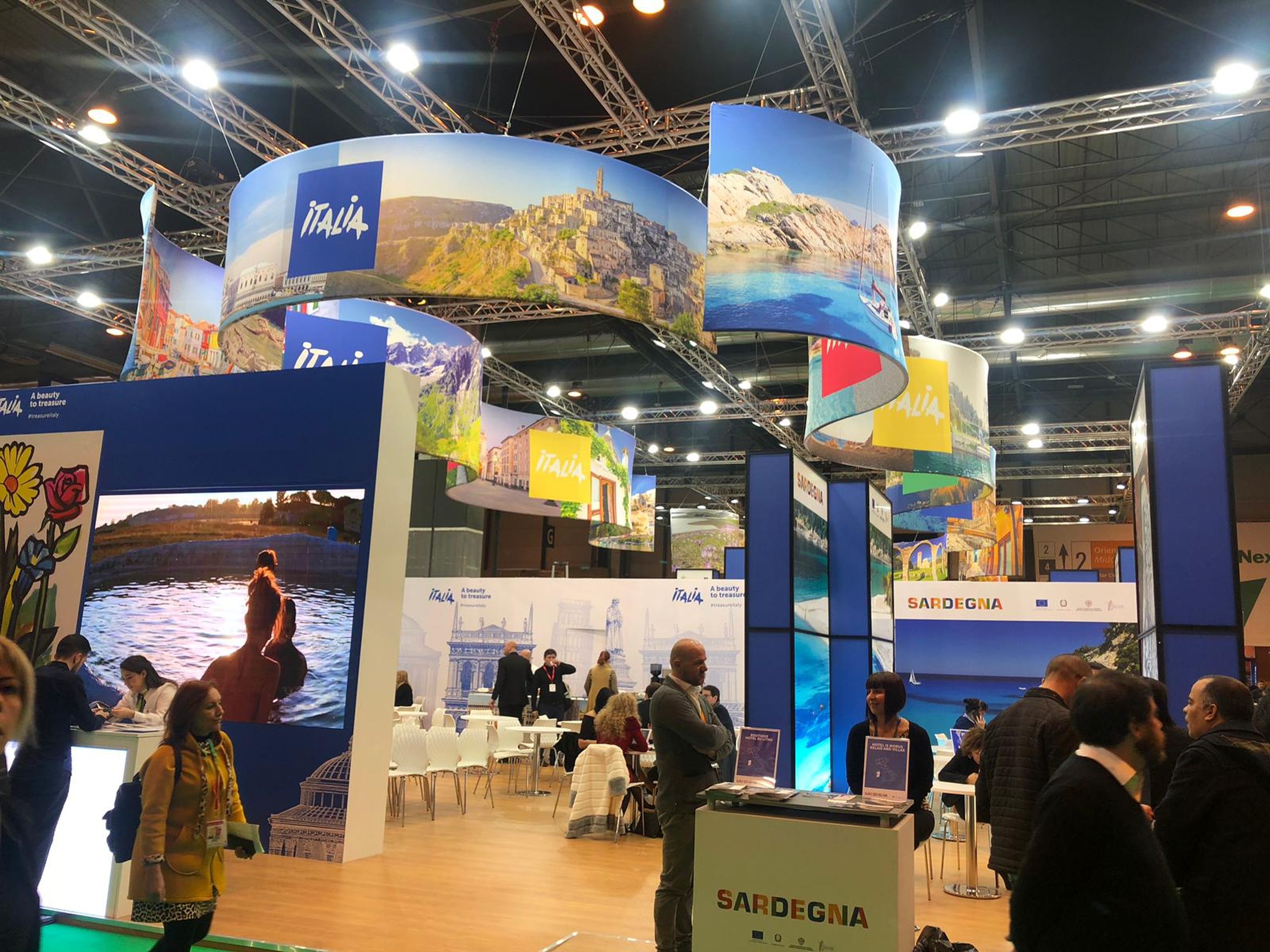 Volume appeso Peraria