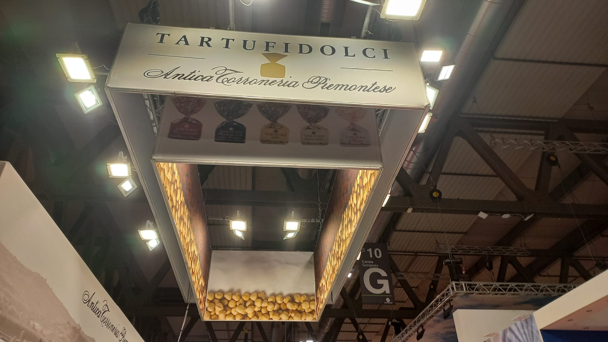 Volume appeso allestimento